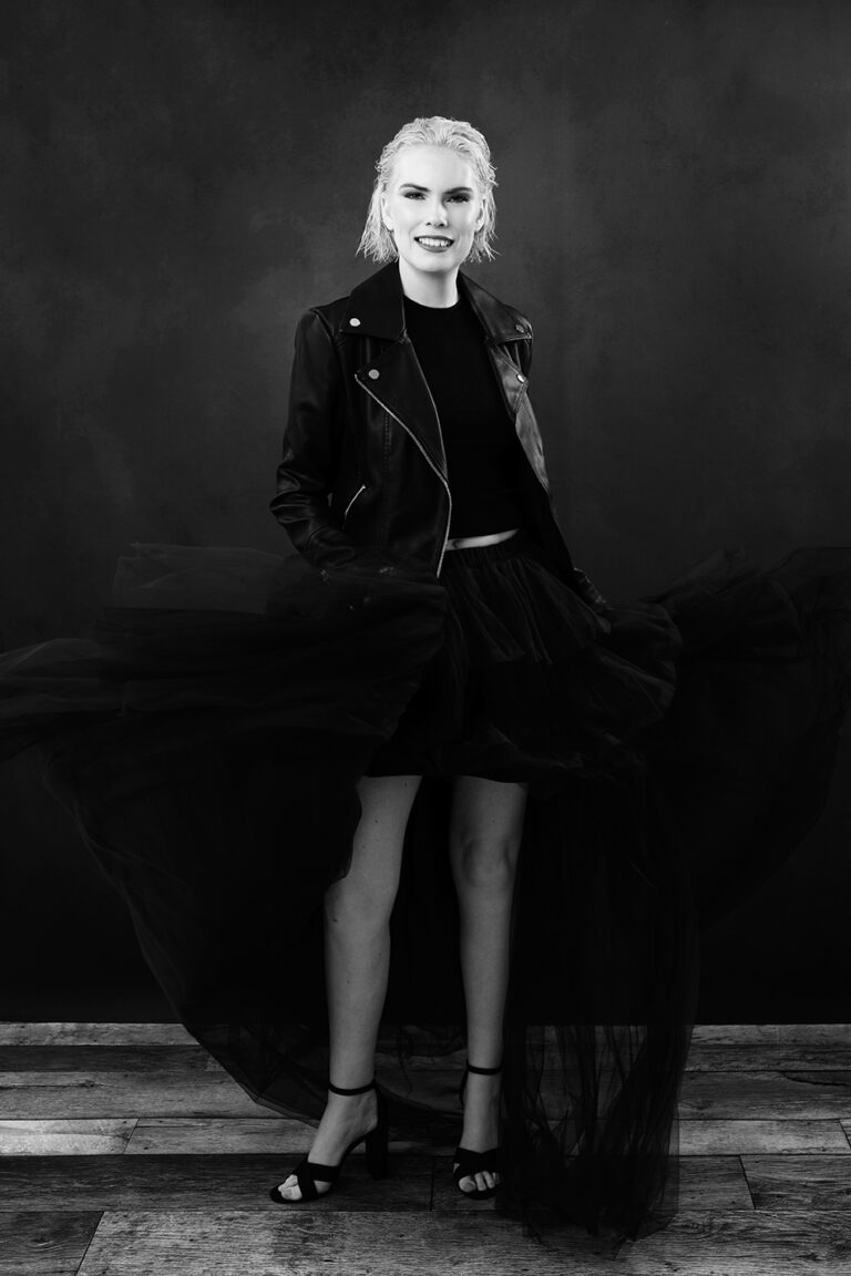 145-Hannah-Framed by Claire PhotographyE3