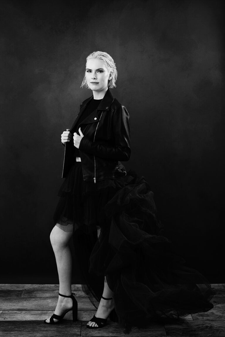 146-Hannah-Framed by Claire PhotographyE3