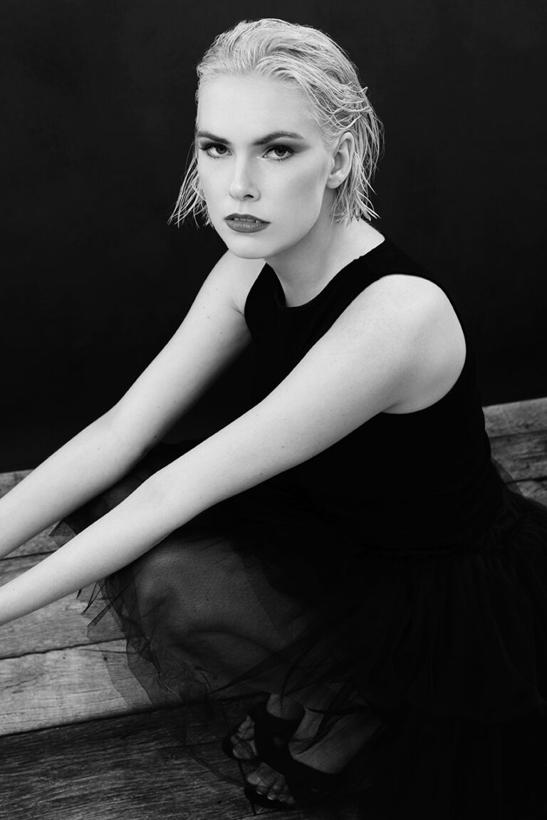 152-Hannah-Framed by Claire PhotographyE3